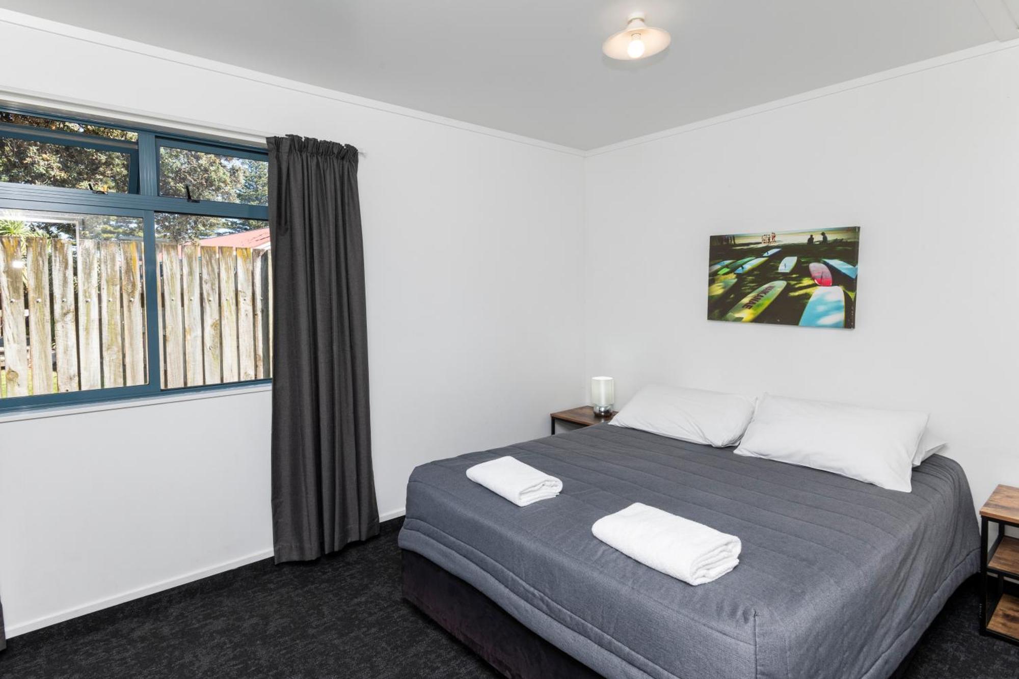 Waikanae Beach Top 10 Holiday Park 기즈번 외부 사진