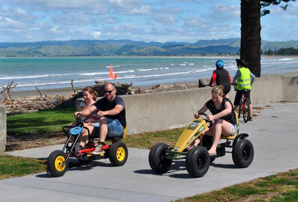 Waikanae Beach Top 10 Holiday Park 기즈번 외부 사진