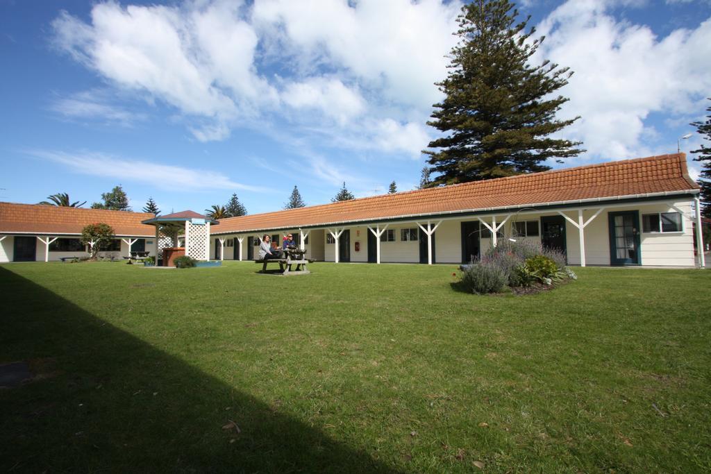 Waikanae Beach Top 10 Holiday Park 기즈번 객실 사진