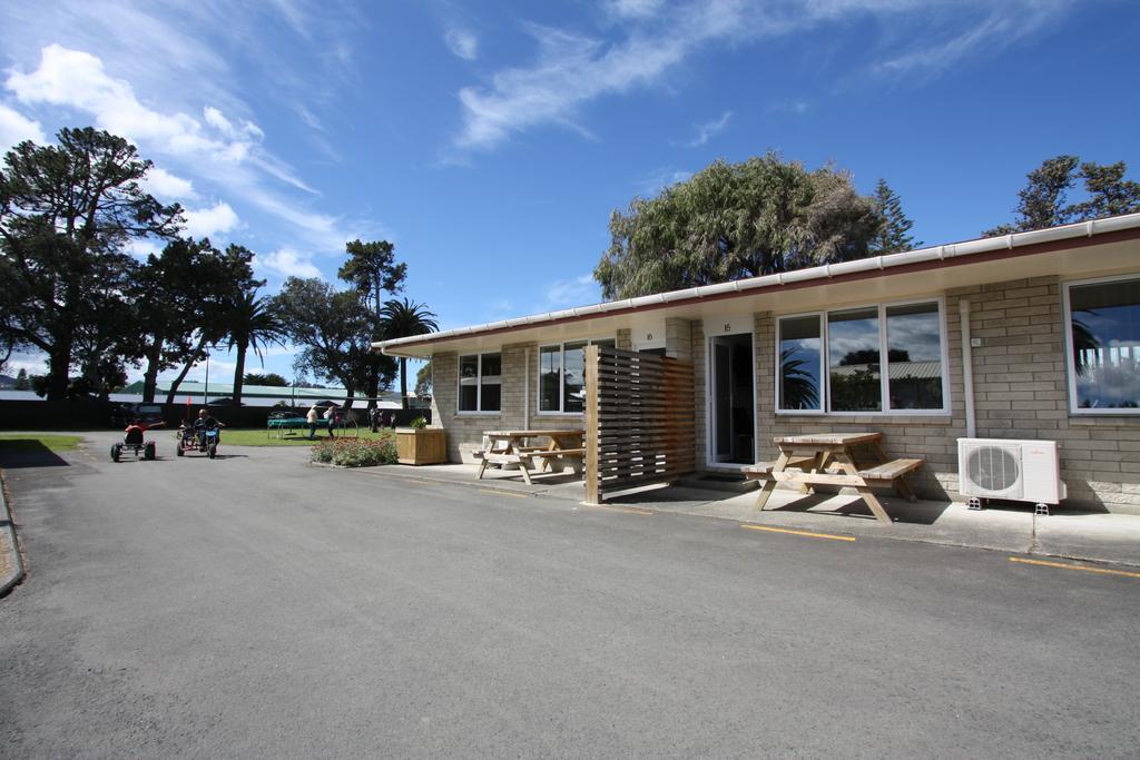 Waikanae Beach Top 10 Holiday Park 기즈번 객실 사진