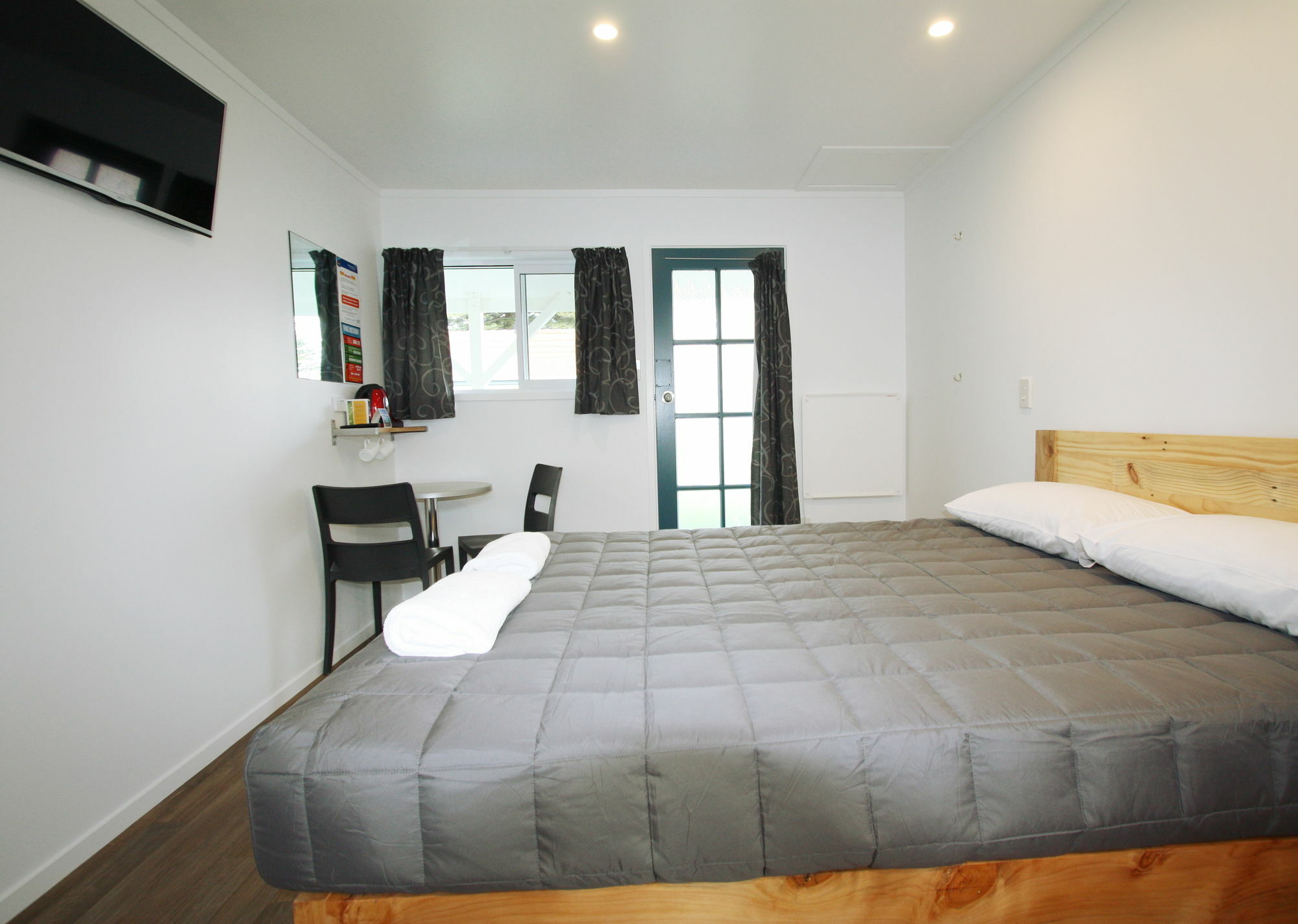 Waikanae Beach Top 10 Holiday Park 기즈번 외부 사진