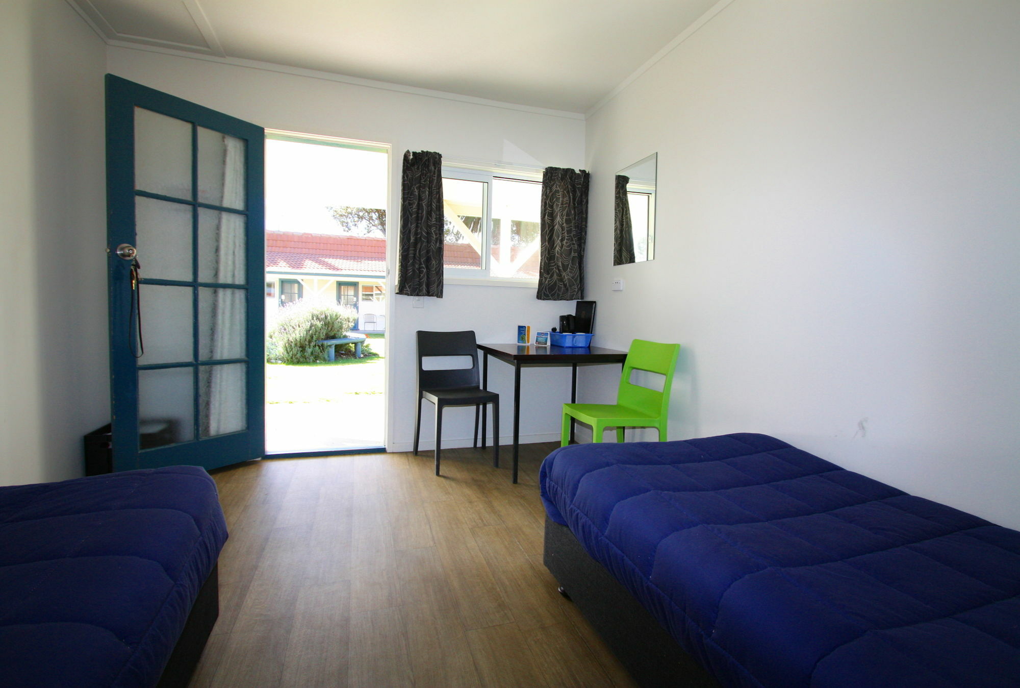 Waikanae Beach Top 10 Holiday Park 기즈번 외부 사진
